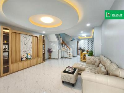 ทาวน์เฮาส์ 2 ชั้น เค ซี คลัสเตอร์ คลองสามวา 18 ตร.ว. 3 นอน 2 น้ำ ราคา 2.39 ล้านบาท