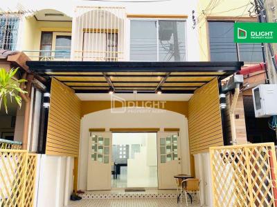 ขายด่วน! ทาวน์เฮ้าส์ 3 ชั้น หมู่บ้านสุภาวัลย์ หทัยราษฎร์ รีโนเวทใหม่ พร้อมอยู่ 18 ตร.ว. 4 ห้องนอน 2 ห้องน้ำ จอดรถได้ 1 คัน แถมเฟอร์นิเจอร์บางส่วน บรรยากาศน่าอยู่ ทำเลดี ใกล้รถไฟฟ้า ลดราคาพิเศษเหลือเพียง 2.2 ล้านบาท จากเดิม 2.49 ล้านบาท รีบตัดสินใจก่อนหมดโปรโมชั่น!