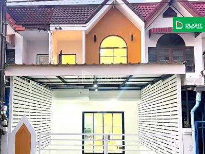 ทาวน์เฮ้าส์ 2 ชั้น รีโนเวทใหม่ สไตล์โมเดิร์น พร้อมอยู่ ปัฐวิกรณ์ รามอินทรา 18 ตร.ว. 2 ห้องนอน 2 ห้องน้ำ จอดรถได้ 1 คัน ตกเเต่งสวย ล้อมรอบด้วยสิ่งอำนวยความสะดวกครบครัน ทำเลดี บรรยากาศร่มรื่น น่าอยู่ เพียง 2.79 ล้านบาทเท่านั้น