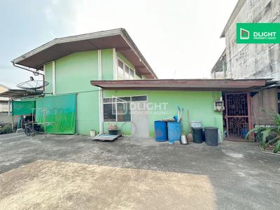 เจ้าของขายเอง บ้านเดี่ยว สร้างเอง เพชรเกษม 1 งาน 5 ห้องนอน 2 ห้องน้ำ จอดรถได้ 5 คัน มีพื้นที่เหลือ บ้านโปร่ง เย็นสบาย ราคาเพียง 6.5 ล้านบาท เหมาะสำหรับพักผ่อน และ เปิดร้านน้ำ ร้านกับข้าว หรือทำธุระกิจส่วนตัวได้