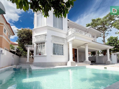 บ้านเดี่ยว พาร์ค อเวนิว กลาง เมืองพัทยา 4 นอน 3  น้ำ  1 งาน 1 ตร.ว. 16.88 ล้าน  รีโนเวท บิ้วอินใหม่หมด พูลวิลล่า สระส่วนตัว พื้นที่ใหญ่มีสวนหย่อม