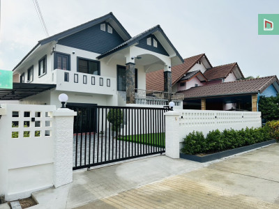 บ้านเดี่ยว สิรัญญาโครงการ 4 ลพบุรี ที่ดินใหญ่ 70 ตร.ว. 3 นอน 2 น้ำ ติดถนนใหญ่ศรีอินทราทิตย์ ทิศตะวันออกเฉียงเหนือรับแดดเช้า ใกล้ค่ายพหลโยธินและวังนารายณ์