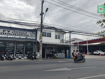 ขายทำเลทอง! บ้านแฝดติดตลาดสด ซอยเปียร์นนท์ 45 ตร.ว. เพียง 4.99 ล้าน! เหมาะค้าขาย/ทำร้านอาหาร-ร้านทำเล็บ มีห้องกระจกพร้อมแอร์ ใกล้ BTS คูคต ทำเงินได้ทันที